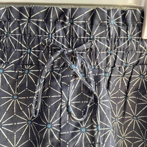 A New Day Women's High-Rise Pull-On Blue and white star patterned shorts - Picture 4 of 6